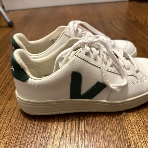 Veja V-12 Sneaker in Extra-White & Cyprus - Picture 5 of 8